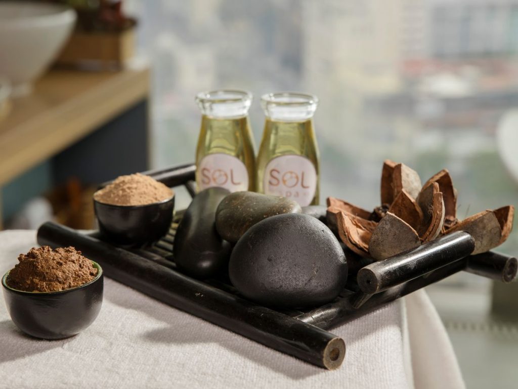 Massage đá nóng cải thiện giấc ngủ