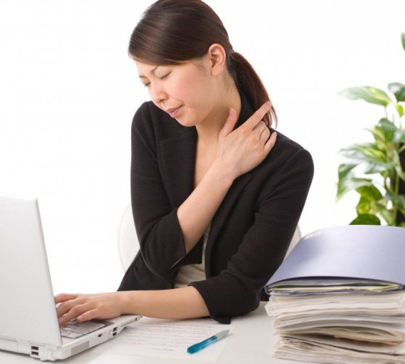 Đau cổ vai gáy không chỉ do ngồi nhiều