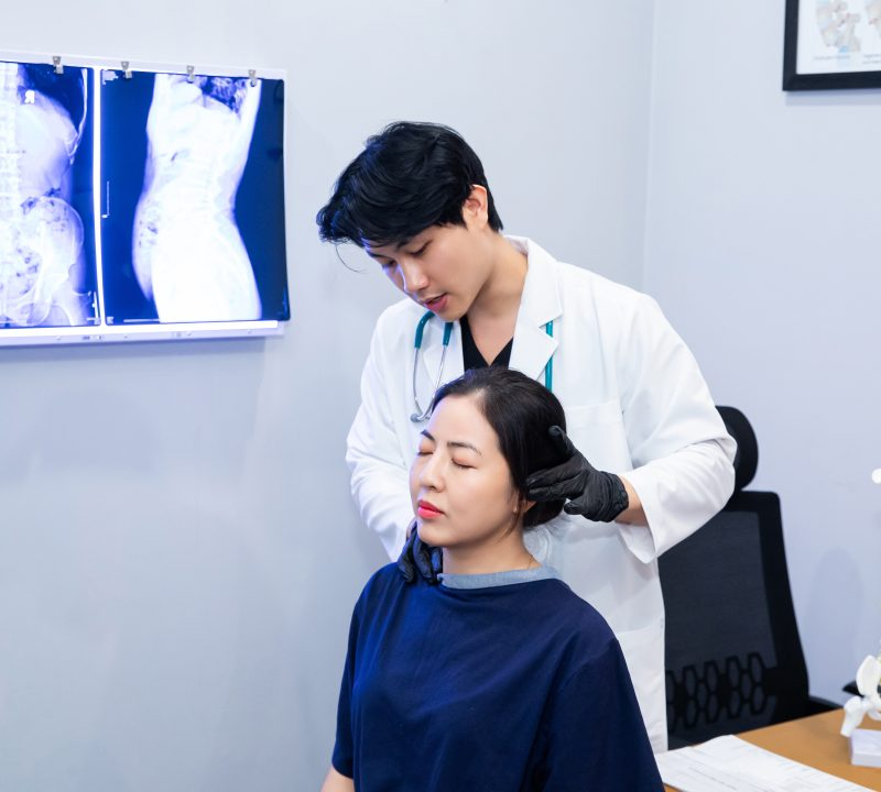 Đau cổ vai gáy ở dân văn phòng: Nguyên nhân, triệu chứng & cách điều trị hiệu quả