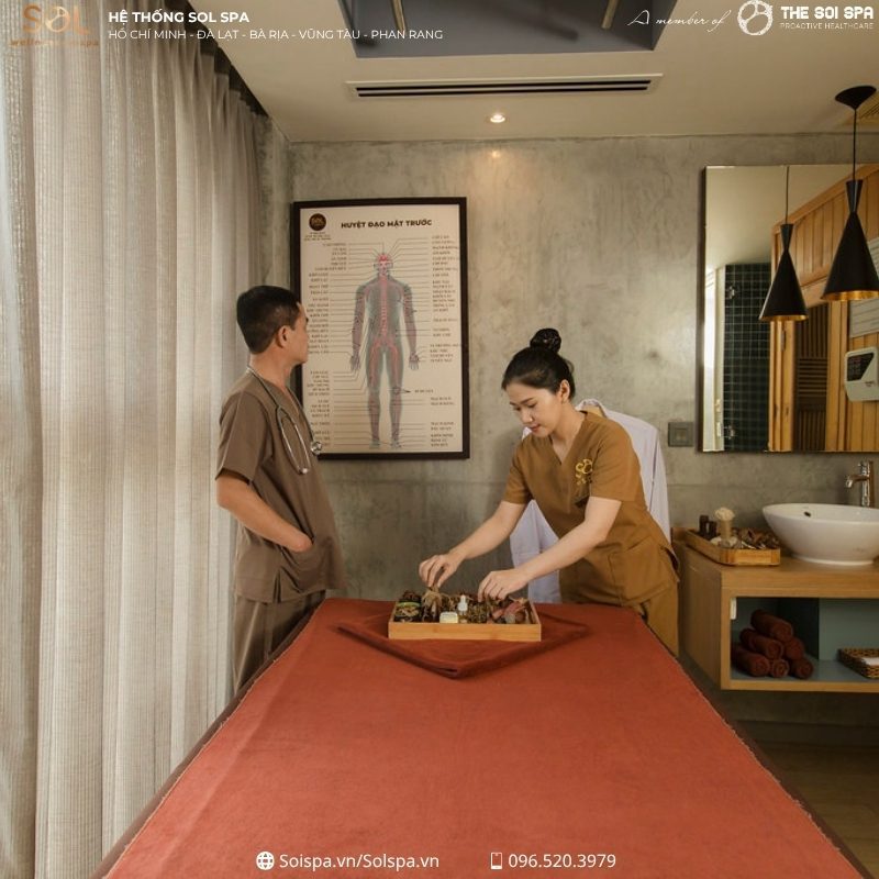 Phụ nữ đang có kinh có massage được không